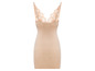 Ein beiger Slip-Kleid mit Spitzendetail.
