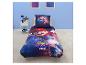 Kinderbettwäsche mit Super Mario Galaxy Movie Motiv in einem Zimmer mit blauen Wänden.