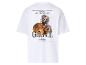 Weißes T-Shirt mit einem Grafikdruck eines Basketballspielers und dem Text „G.O.A.T.“
