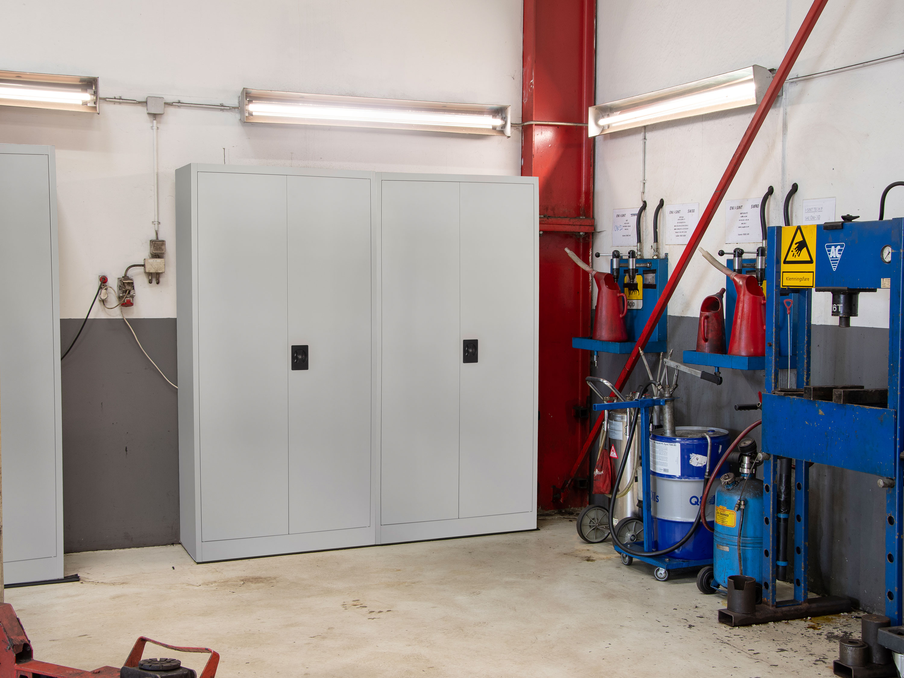 RIKTA Metallschrank mit Sicherheits-Zylinderschloss – Bild 2 von 4