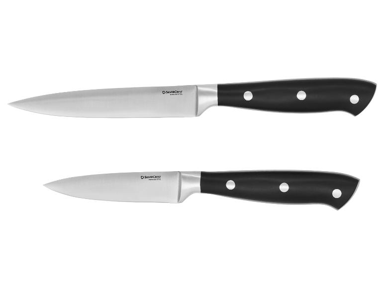 Zwei Küchenmesser mit schwarzen Griffen und Metallklingen, ein großes und ein kleines.