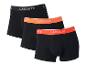 Drei schwarze Lacoste Boxershorts mit einem orangefarbenen Band.