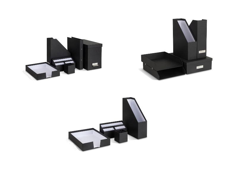 Schwarze Büro-Organizer und Dokumentenablagen.