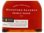 Eine Flasche Woodford Reserve Double Oaked Bourbon Whiskey.