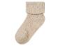 Eine beige Socke mit geripptem Bund.
