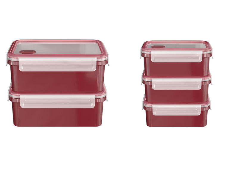 Zwei Stapel roter Lunchboxen mit Deckeln