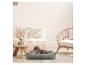 Graues Cord-Hundebett im Boho-Stil.