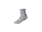 Graue Socke mit blau-rosa Muster und blauem Rand.