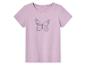 Lilafarbenes T-Shirt mit kurzen Ärmeln und einem Schmetterlings-Print.