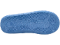 Blaue Schuhsohle mit texturiertem Anti-Rutsch-Muster.