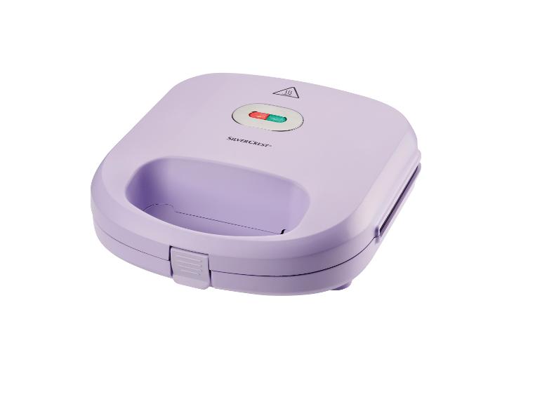 Ein lilafarbener Sandwichtoaster der Marke Silvercrest.