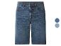 Blaue Jeans-Shorts im geraden Schnitt mit Taschen- und Knopfdetails.