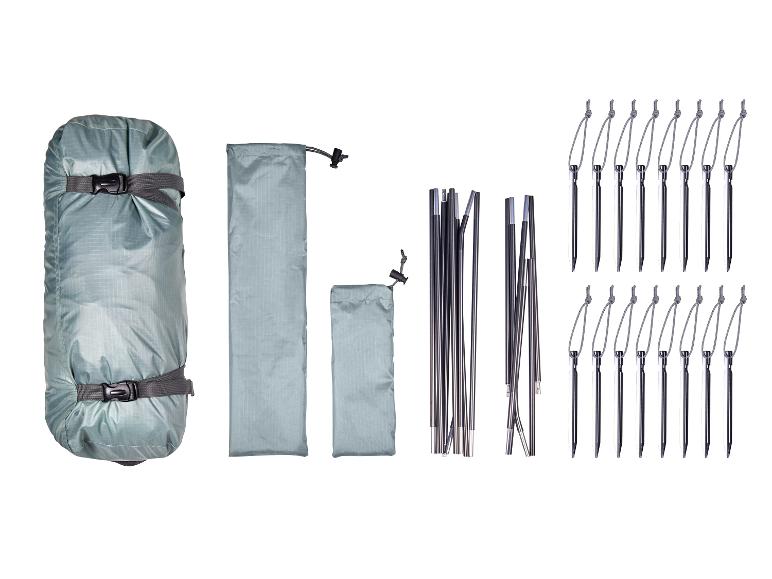 Schlafsack, Plane und Heringe: Campingausrüstung.