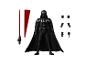 Darth Vader Actionfigur mit Zubehör, inklusive Lichtschwert und austauschbaren Händen.