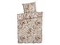 Ein beiges Bettwäsche-Set mit Blumenmuster, bestehend aus einem Bettbezug und einem Kissenbezug.