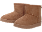Ein Paar hellbraune Winterstiefel aus Kunstleder.