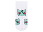 Weiße Socken mit Pokémon Mewtu-Motiv.