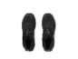Ein Paar schwarze Wanderschuhe mit roten Akzenten auf weißem Hintergrund