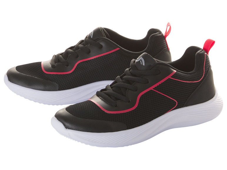 Schwarze Sneaker mit roten Akzenten