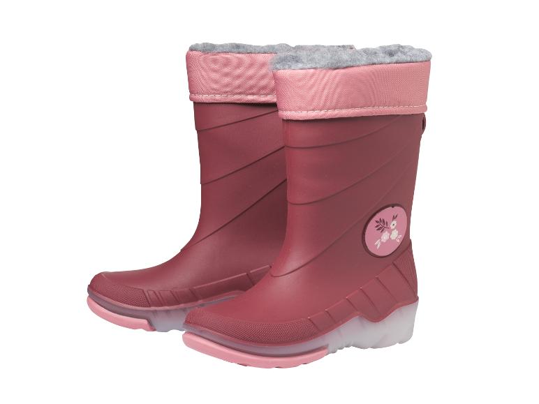Mädchen-Gummistiefel in Beerenfarbe mit rosa Rand und Blumenmuster.