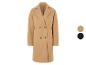 Ein beiger Wollmantel mit doppelreihigem Knopfverschluss.