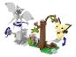 LEGO Bauset mit Pokémon Figuren: Pikachu und Golbat.