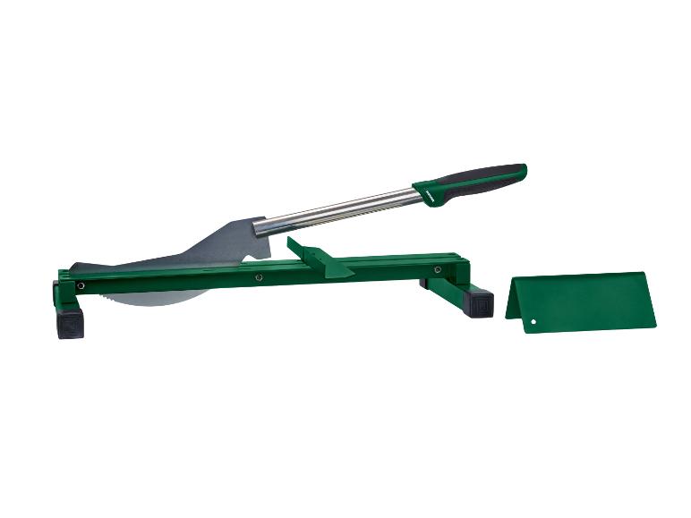 Ein grüner und schwarzer Laminatschneider mit Metallklinge und abnehmbarem Teil.