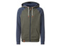 Ein grüner Hoodie mit Reißverschluss und blauen Ärmeln.