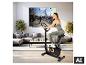 CHRISTOPEIT Ergometer ET 3.1 in einem modernen Wohnzimmer mit einer trainierenden Frau. [KI-generiertes Bild]