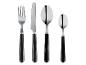 Messer, Gabel und zwei Löffel aus Edelstahl mit schwarzen Griffen.
