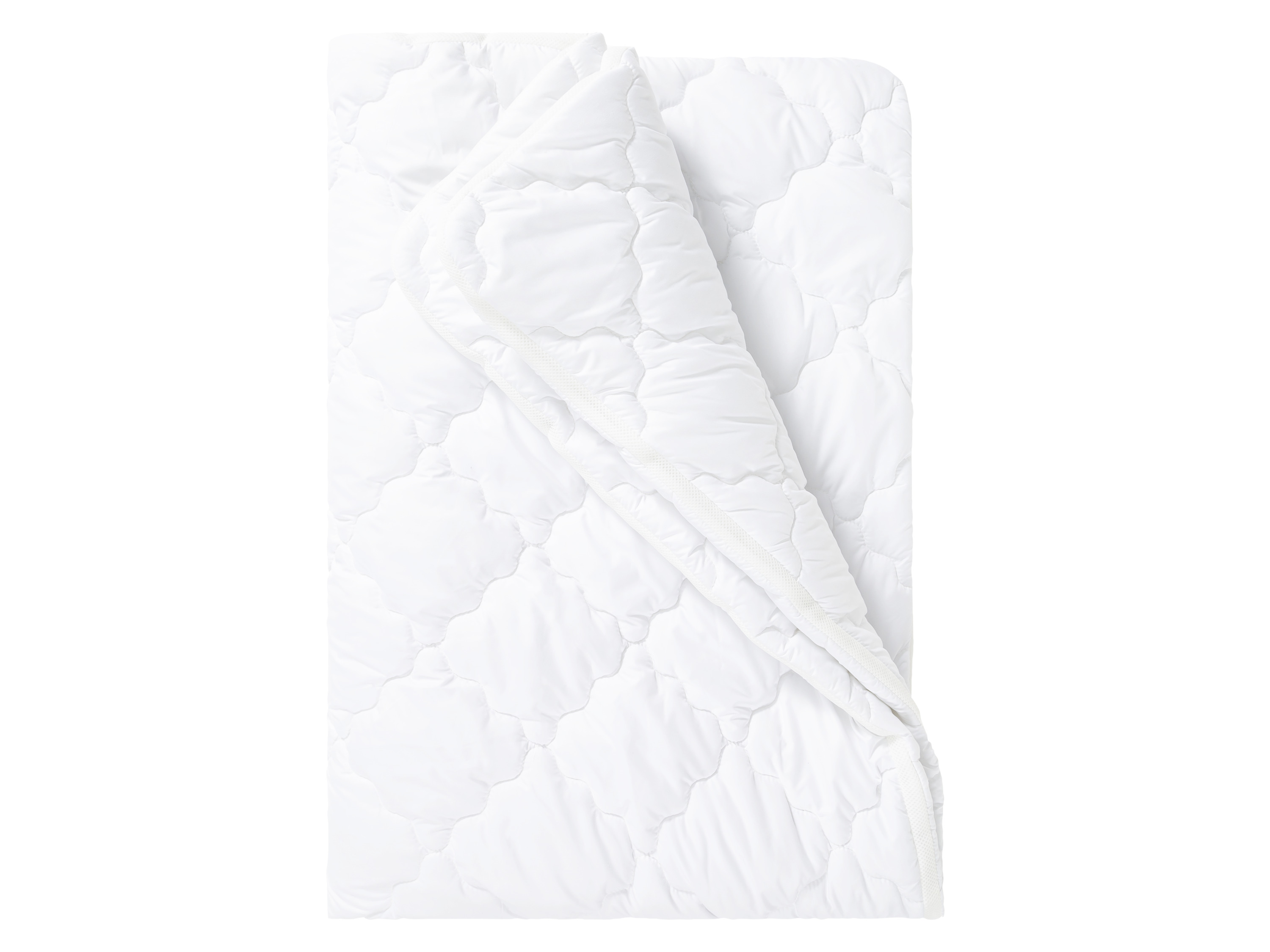 LIVARNO home Duo-Steppbett Polygiene®, mit Klimaband, 135 x 200 cm““ | Füllung: Polyester recycelt Größe: B 135 x L 200 cm Gewicht: – Füllgewicht: ca. 1235 g Pflegehinweis: Separat waschen / keinen Weichspüler verwenden / nach dem Waschen in Form ziehen und aufschütteln / komplett trocknen Trocknergeeignet Allergikerhinweis: – Lieferumfang: 1x Steppbett GRS – Global Recycled Standard Benutzung ab 100 % recyceltem Material Zertifizierungsnummer: CU 851646 Aus Alt mach Neu: Durch die Wiederverwendung bereits genutzter Materialien werden wertvolle Ressourcen gespart. GRS ermöglicht die Ermittlung und lückenlose Rückverfolgung des im Produkt verwendeten Recyclingmaterials. Dabei werden neben der kompletten Lieferkette von der Sammelstelle bis in die Filiale zusätzlich soziale und ökologische Kriterien überprüft. Grüner Knopf Für eine umweltfreundlichere Produktion Der Grüne Knopf ist ein staatliches Siegel für nachhaltige Textilien. Sozial. Ökologisch. Staatlich. Unabhängig zertifiziert. Er stellt verbindliche Anf““