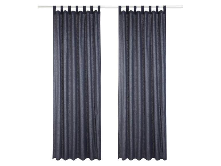 Zwei dunkelgraue Verdunkelungsvorhänge im minimalistischen Stil.