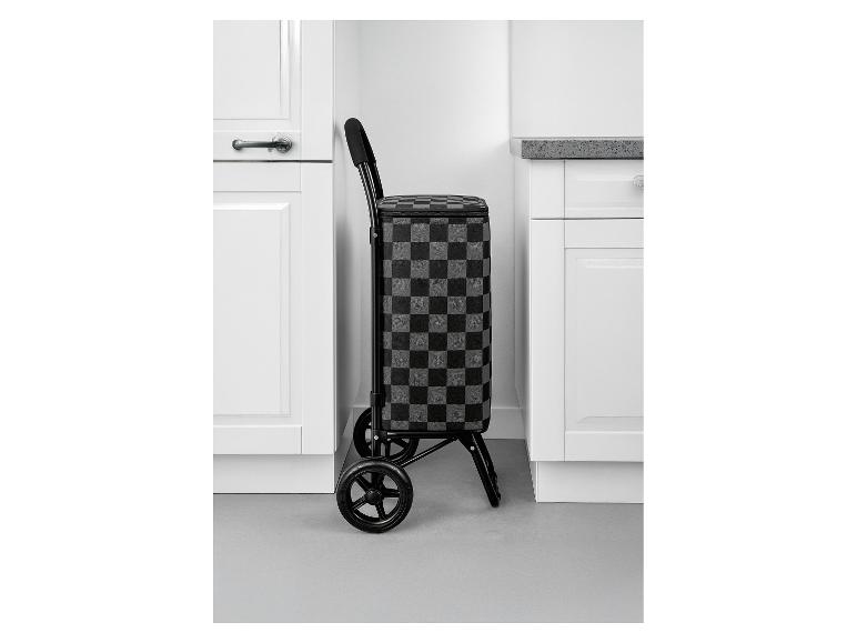 Schwarz-grau karierter Einkaufstrolley in einer modernen Küchenumgebung.