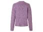 Lilafarbener Strickpullover mit langen Ärmeln.