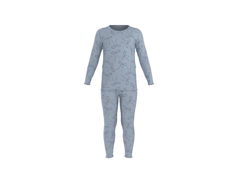 Blauer Kinderpyjama mit Schleifenmuster.