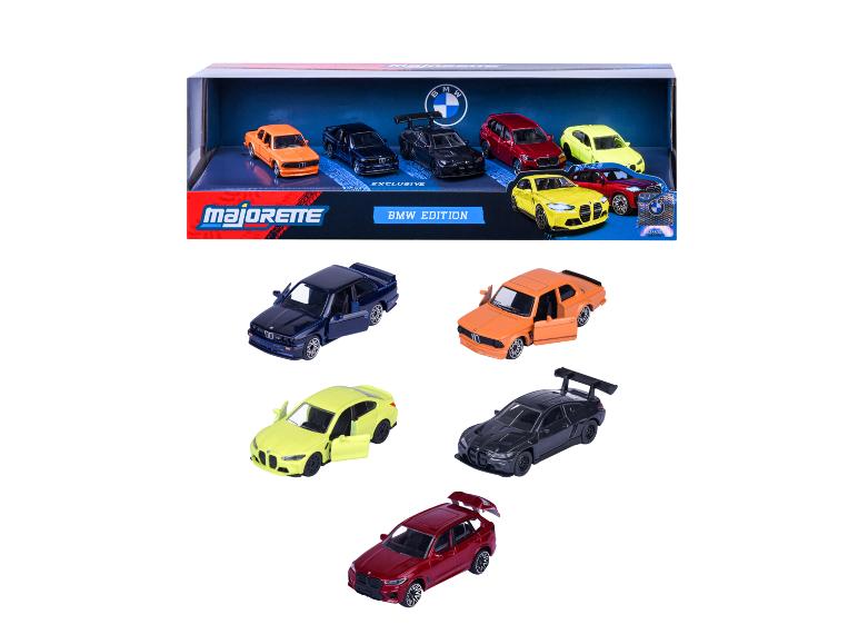 Spielzeugauto-Set mit sechs verschiedenen Modellen, einige mit zu öffnenden Türen, und einer Displaybox.