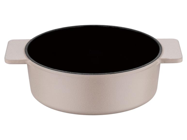 Eine Auflaufform mit zwei Griffen.