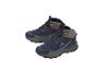 Zwei blaue und graue Wanderschuhe mit orangefarbenen Akzenten, auf weißem Hintergrund.