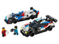 Zwei LEGO BMW Motorsport Rennwagen mit zwei Fahrern.