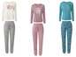 Drei Pyjama-Sets mit langen Ärmeln und Hose, mit verschiedenen Mustern und Farben.