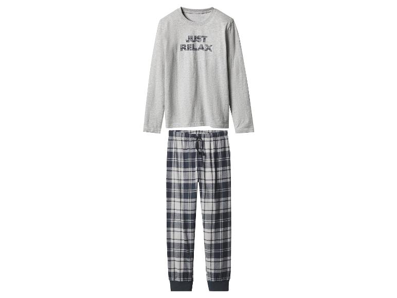 Grauer Pyjama mit dem Schriftzug „JUST RELAX“ und karierter Hose.