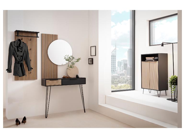 Moderner Flur mit Garderobe, rundem Spiegel, Konsolentisch und Schrank mit Holzlamellen.