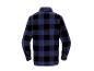 Rückseite eines blau-schwarz karierten Fleecehemdes.