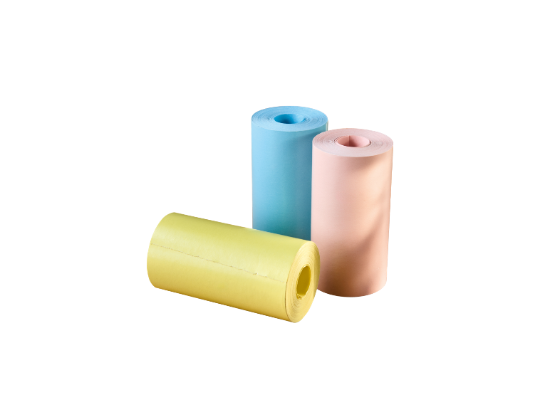 Drei farbige Papierrollen in Gelb, Hellblau und Rosa.