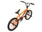 Orangefarbenes BMX-Fahrrad mit schwarzen Akzenten und reflektierenden Pedalen.