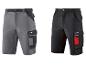 Zwei Arbeitsshorts: grau mit schwarzen Details und schwarz mit roten Details.