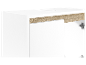 Weißer Schrank mit Holzdetails.