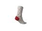 Graue Socke mit Weihnachtsmann-Muster und roter Ferse