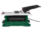 Tischfliesenschneidmaschine mit Diamanttrennscheibe und schwarzer Schutzabdeckung.