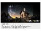OLED HDR-Display mit einer Nachtszene eines Hauses unter einem Sternenhimmel.